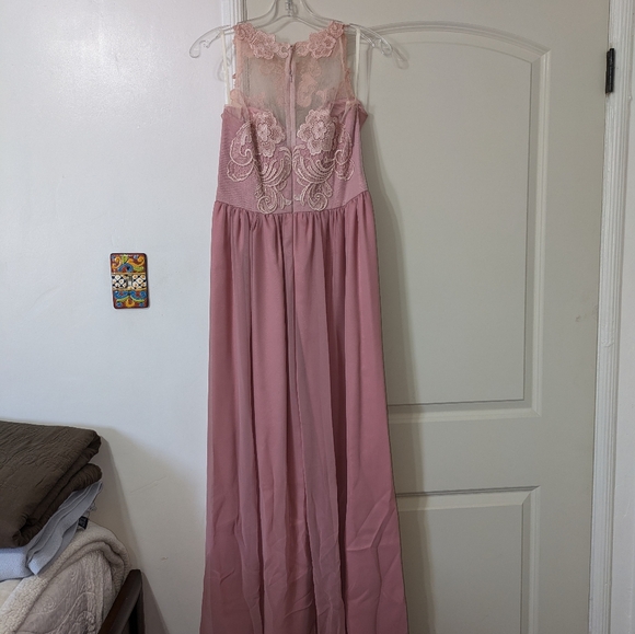 Gown - Picture 4 of 6